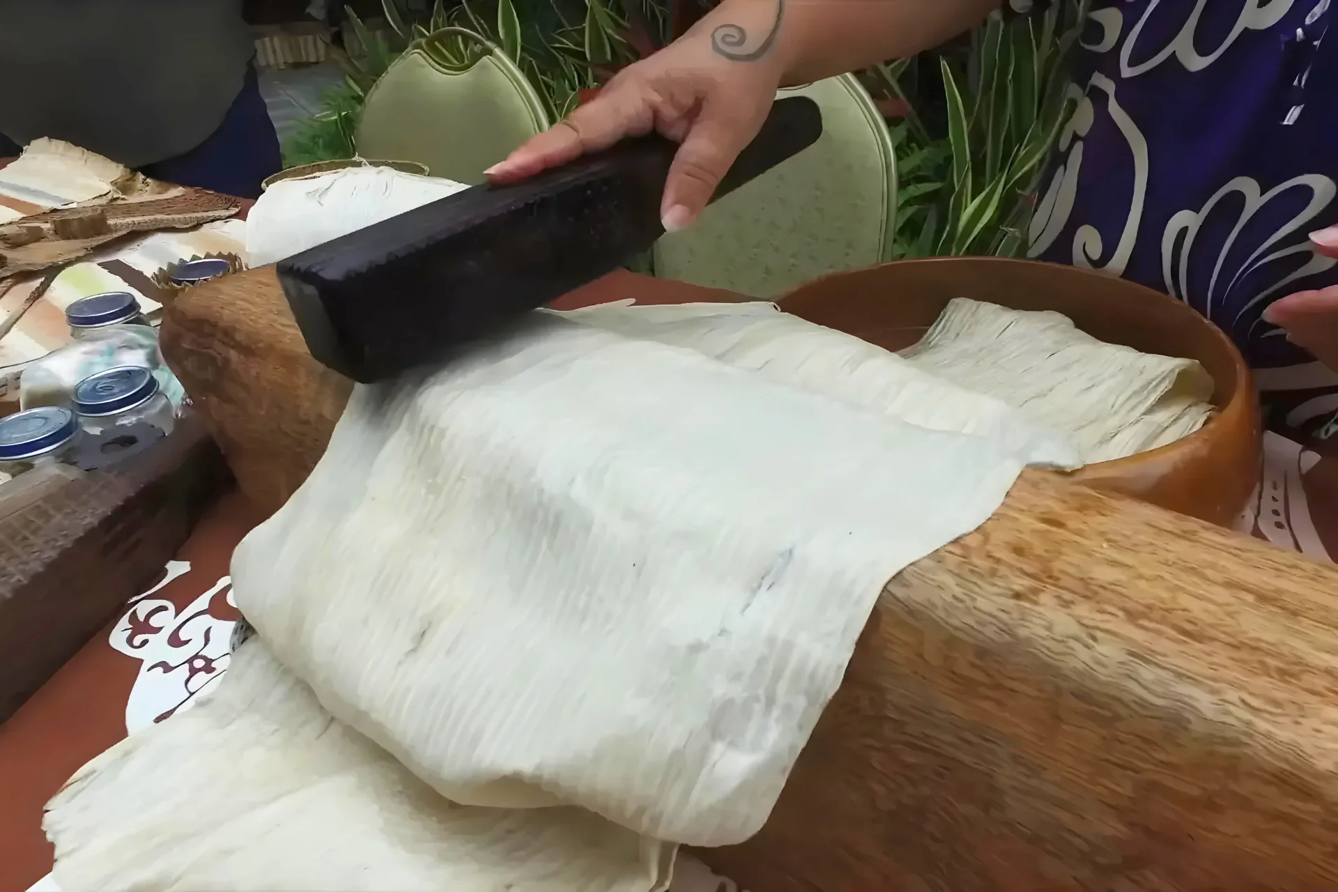 Unique Hawaiian Art: (Best Art Galleries in Kauai & Maui) % Making Bark Cloth ( kapa cloth)